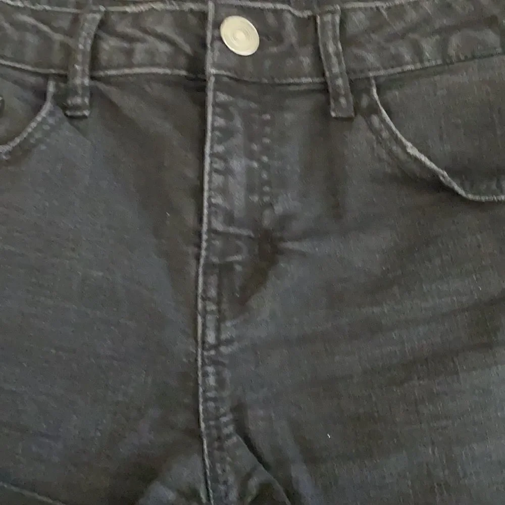 So High Rise Distressed Shortie short